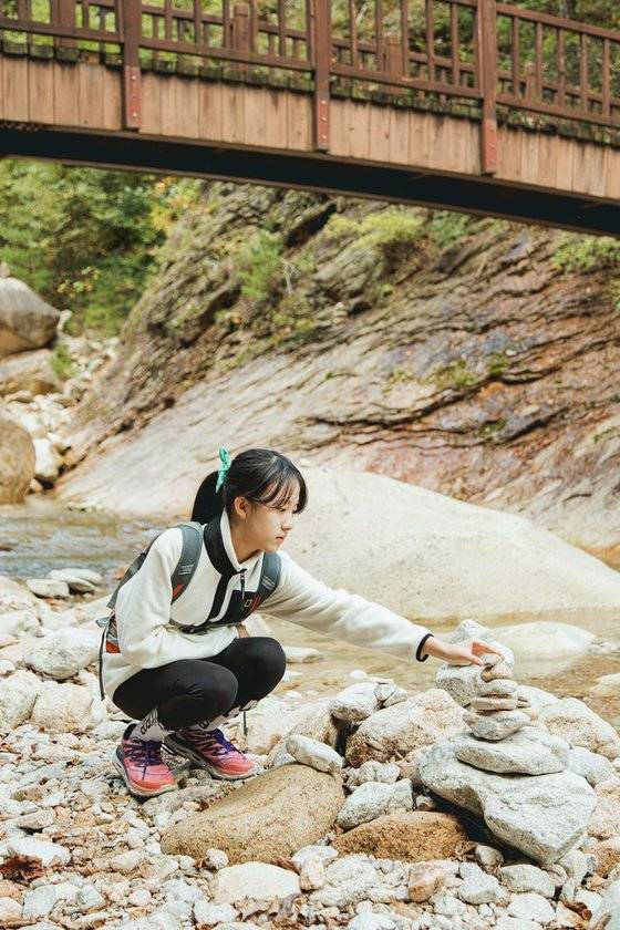 등산 시에는 산의 본래 환경을 최대한 훼손하지 않는 선에서 산행을 즐겨야 하며, 쓰레기는 모두 갖고 내려와야 한다.