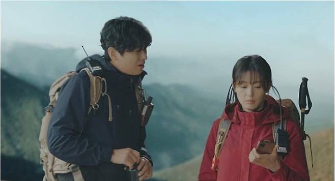 tvN 드라마 지리산 중 어색한 배경화면 CG논란이 발생한 방송 화면