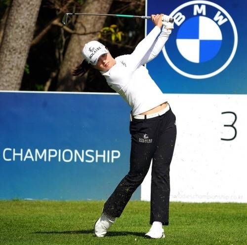 고진영이 BMW레이디스 3번홀 티샷 하고 있다. [사진=BMW코리아]