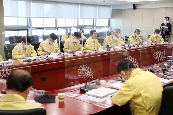 [홍성=뉴시스] 양승조 충남지사가 실국원장 간부회의를 주재하고 있다.  *재판매 및 DB 금지