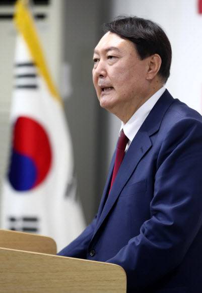 국민의힘 대권주자인 윤석열 전 검찰총장이 25일 오후 대전시 중구 대흥동 국민의힘 대전시당에서 열린 국민캠프 충청권역 선대위 임명장 수여식에서 인사말을 하고 있다. 연합뉴스