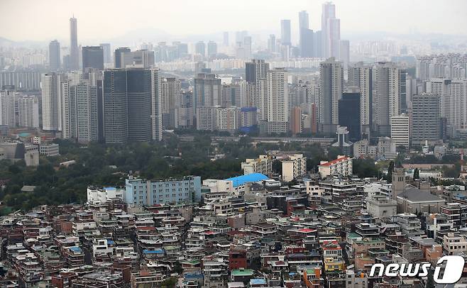 서울 중구 남산N서울타워에서 바라본 아파트단지(자료사진) 2021.10.5/뉴스1 © News1 오대일 기자