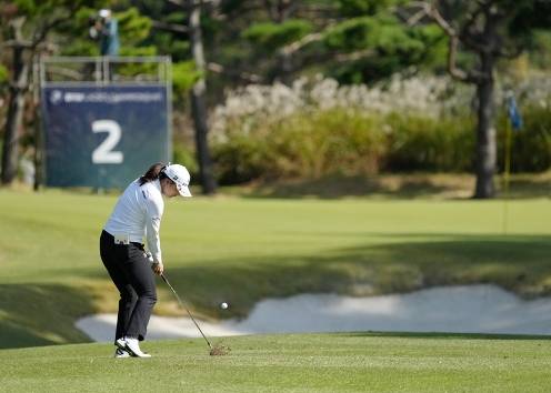 2021년 미국여자프로골프(LPGA) 투어 BMW 레이디스 챔피언십에서 임희정을 제치고 우승을 차지한 고진영 프로가 최종라운드에서 경기하는 모습이다. 사진제공=BMW 코리아