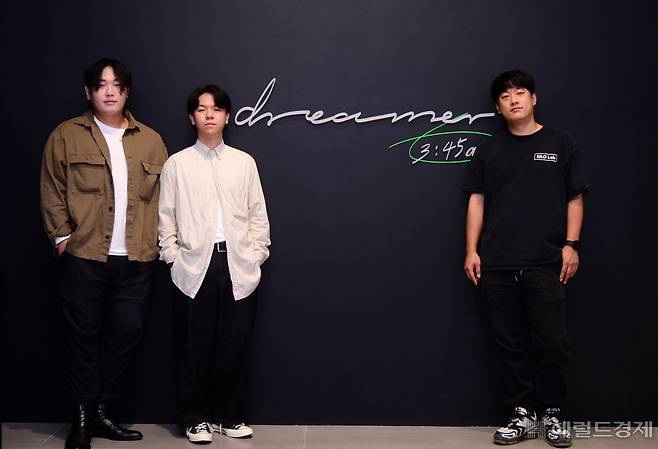 [헤럴드경제=이상섭 기자] 서울 롯데뮤지엄에서 현대 시각예술의 다양한 변주로 구성된 공감각적 전시 ‘dreamer, 3:45am’의 아티스트들이 본지와 인터뷰를 하고 있다.