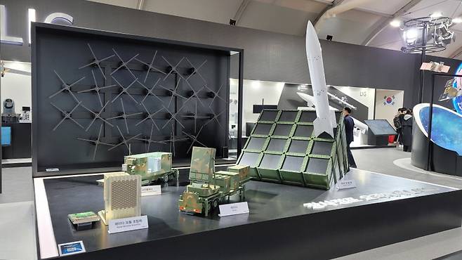 종합방위산업체인 LIG넥스원은 서울 아덱스 2021에서 자사의 장사정포 요격체계인 LAMD를 전격 공개했다. 사진=김대영