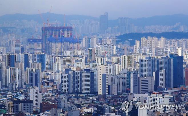 서울 남산에서 바라본 아파트 단지  [연합뉴스 자료사진]