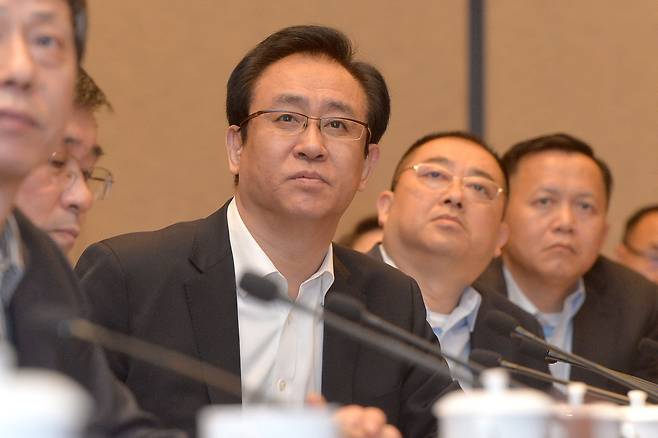 쉬자인 헝다그룹 회장이 2021년 6월 5일 중국 허베이성 우한에서 열린 회의에 참석한 모습. /연합뉴스