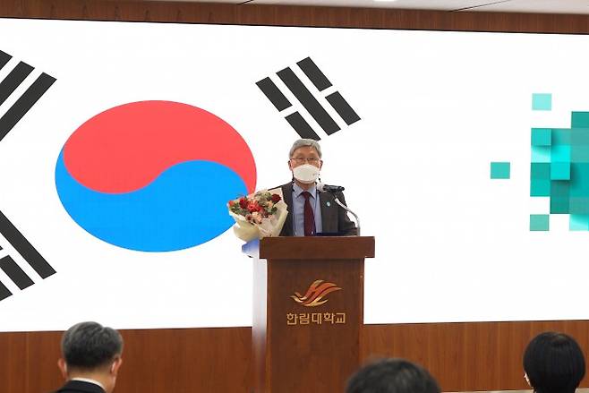 대구경북과학기술원(DGIST)은 지난 16일 한국언론학회 제47대 정기총회에서 김학수 기초학부 교수가 '2021 우수논문상'을 수상했다고 26일 밝혔다. DGIST 제공