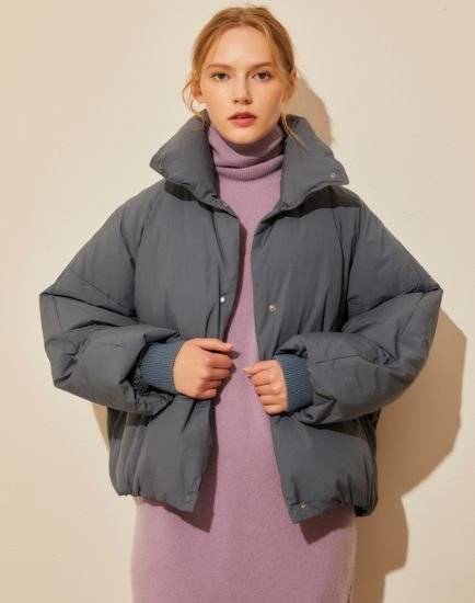 허리 혹은 엉덩이 윗 라인까지 떨어지는 '숏' 기장의 패딩이 인기다. 사진 LF