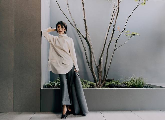 삼성물산 패션 부문의 패션·라이프스타일 전문몰 SSF숍이 배우 김서형 등 스타를 내세워 TV CF까지 선보이며 인기 몰이를 하고 있다.