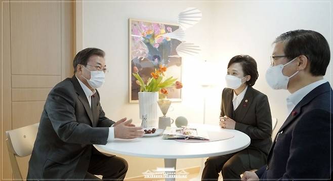 지난해 12월 화성동탄 공공임대주택을 방문한 문재인 대통령.&nbsp; &nbsp;청와대 제공