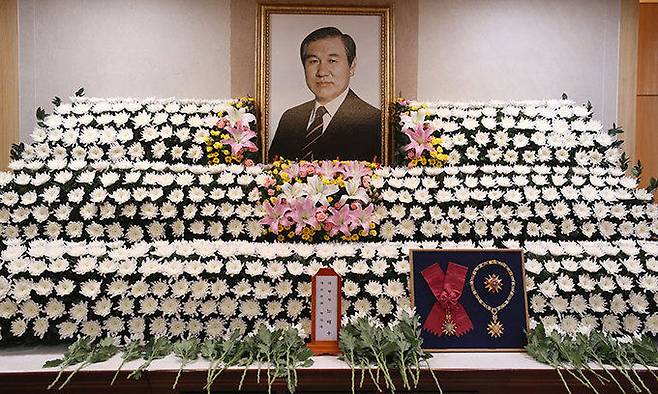 서울대병원 장례식장에 노태우 전 대통령 빈소에 무궁화대훈장이 놓여있다. 사진공동취재단