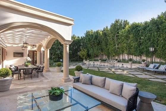 야외에 마련된 휴게공간. [사진 Realtor.com]