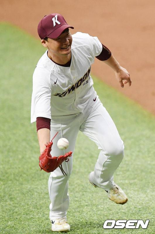 [OSEN=고척, 민경훈 기자]키움 오주원이 수비훈련을 하고 있다. 2021.02.15/rumi@osen.co.kr