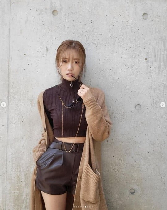 Group Lovelyz member Lee Mi-joo showed off her idol beauty.Lee Mi-joo posted several photos on his 29th day without any comment through his instagram.The photo showed Lee Mi-joo posing in a crop knit, hot pants and a long cardigan, adding chic and rugged charm with sunglasses.In addition, the perfect legs and idol beauty revealed by hot pants catch the eye.Jessie, who saw this, commented: Fashionista.Meanwhile, Lee Mi-joo is appearing on MBC entertainment program What do you do when you play?