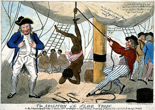 아이작 크룩섕크가 그린 노예무역의 금지(1792). 1791년 영국의 노예무역선 리커버리호의 선장 존 킴버가 흑인 노예를 싣고 항해하는 장면이다. 당시 노예들은 마치 ‘화물’처럼 적재되었다. 유럽인들은 비좁고 비위생적인 노예 ‘선적’으로 인한 질병을 막기 위해 정기적으로 노예들을 갑판에서 강제로 춤추게 했다. 이 그림은 두 명의 어린 여자가 춤추기를 거부하자 무자비한 채찍질로 이들을 사망에 이르게 한 것을 묘사한 것이다. 선장은 재판에 넘겨졌으나 무죄로 석방되었다. 당시 수많은 승선 노예 가운데 10~20%가 항해 도중 사망했고 훗날 ‘지옥의 항해’라 불리게 된다. 한길사 제공