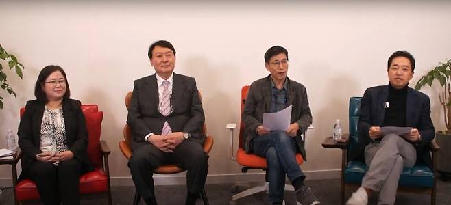 윤 전 총장은 29일 권경애 변호사와 금태섭 전 의원, 진중권 전 동양대 교수가 진행하는 ‘선후포럼 유튜브 라디오 방송에 출연했다. 선후포럼 유튜브 갈무리.