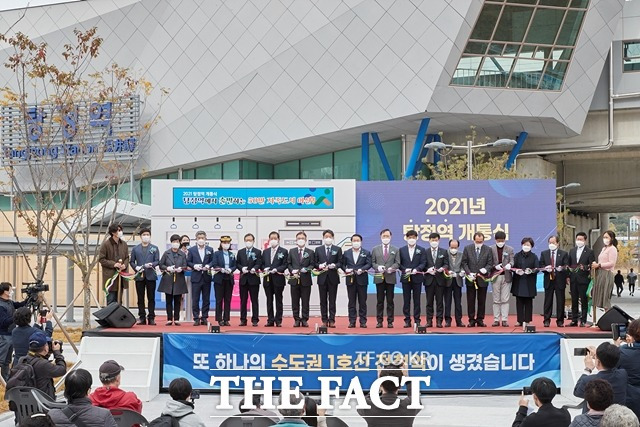 30일 충남 아산시에 5번째 수도권 전철역인 탕정역이 문을열고 본격적인 운영에 돌입했다. / 아산시 제공