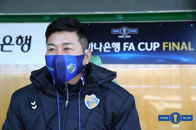 [사진] 2020년 FA컵 결승(준우승)서 김도훈 감독 / 대한축구협회