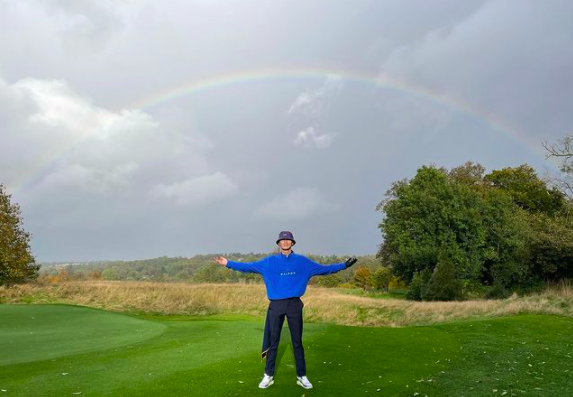 Park Seo-joon has revealed his current status in England.Actor Park Seo-joon posted a picture on his instagram on the morning of the 30th without any comment.In the public photos, Park Seo-joon takes an authentication shot on the field during golf rounding.Park Seo-joon posed under a pretty rainbow, and many fans pressed their likes and commented on the recent photos.Close colleague Actor Ahn Bo-hyun was also pleased to comment.Currently, Park Seo-joon is in the UK for filming the Hollywood hit The Marvels.In the meantime, Walt Disney Pictures recently re-adjusted MarvelStudios new release schedule due to the Corona City.Acting the release date up to 5 months at once.The sequel to Captain Marvel The Marvels was scheduled to be released in 2022, but announced it would be released on February 17, 2023, which was somewhat Acted.Earlier, Park Seo-joon had a The Marvels shooting car on September 3rd in London, England, and no detailed character was released.Park Seo-joon SNS