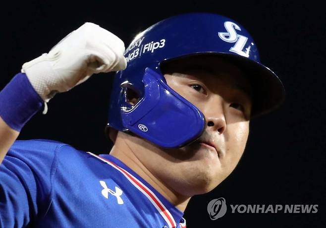 오재일 2점포 가동 (창원=연합뉴스) 김동민 기자 = 30일 창원NC파크에서 열린 '2021 KBO 프로야구' NC 다이노스와 삼성 라이온즈의 경기. 5회 초 2사 1루 상황 2점 홈런을 친 삼성 3번 오재일이 그라운드를 돌고 있다. 2021.10.30 image@yna.co.kr