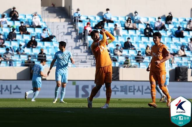 제주 유나이티드의 주민규(가운데)(한국프로축구연맹 제공)© 뉴스1