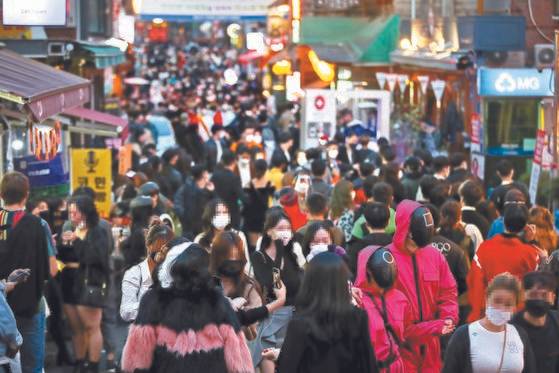 핼러윈 데이인 31일 서울 용산구 이태원 거리를 가득메운 인파. 연합뉴스