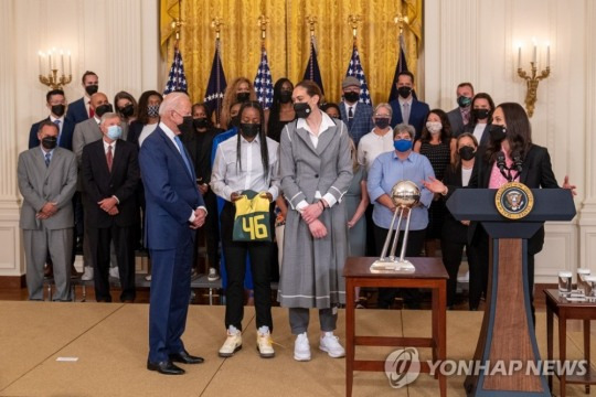 올해 8월 WNBA 우승팀 시애틀의 백악관 방문 행사 모습.
[UPI=연합뉴스]