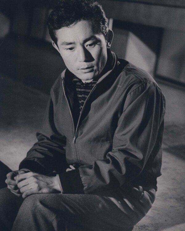 영화 <꿈은 사라지고>(1959)에서 최무룡. 이순재는 최무룡을 메소드 연기의 대가라고 높이 평가했다. 영화 <꿈은 사라지고> 갈무리