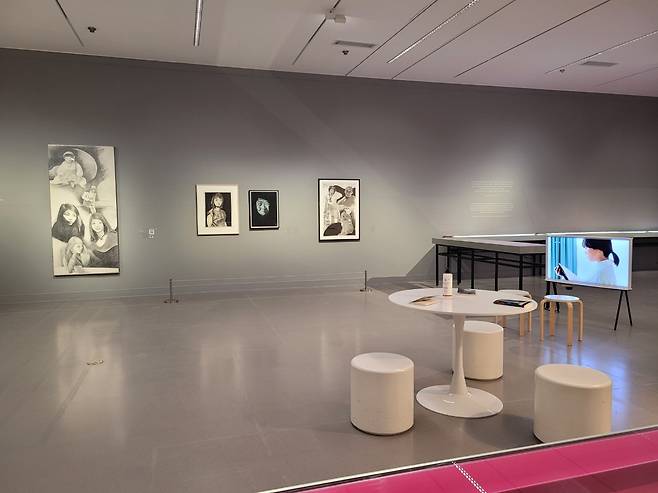 Choi Wook-kyung’s diverse self-portraits and poetry are on display at the exhibition “Wook-kyung Choi, Alice’s Cat.” (Park Yuna/The Korea Herald)