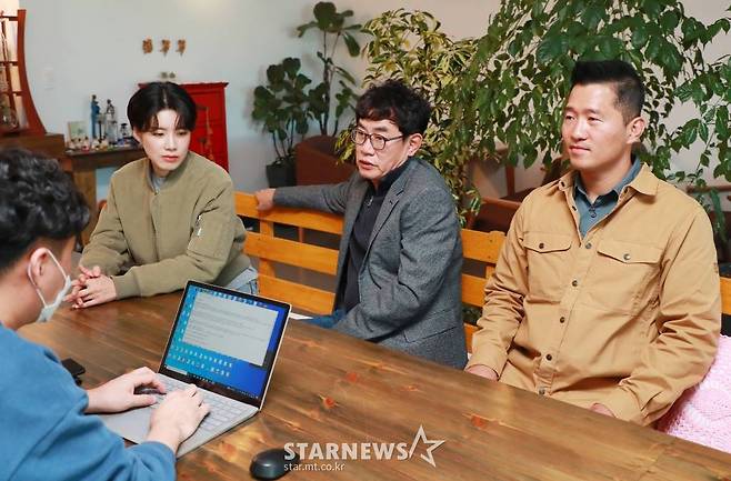 장도연(왼쪽부터) 이경규 강형욱 '개는 훌륭하다' 100회 인터뷰  /사진=이동훈 기자 photoguy@