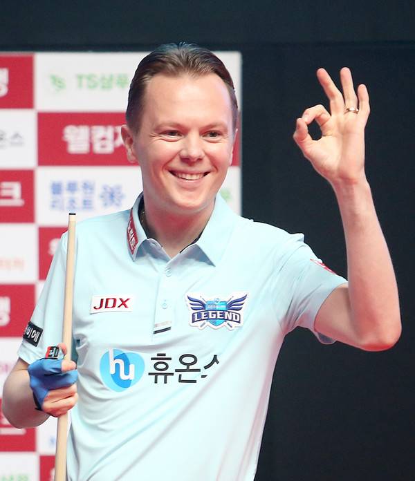 사진= 아내를 향해 세리머니를 하는 호프만, PBA 제공