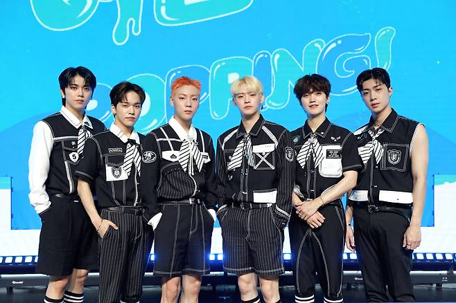온앤오프. (왼쪽부터) MK, 유, 이션, 효진, 제이어스, 와이엇/WM엔터테인먼트 제공 © 뉴스1