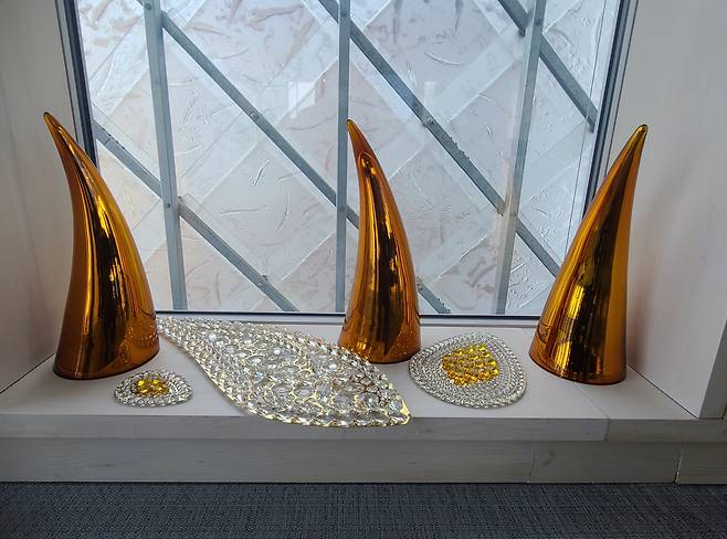 체코 크리스탈밸리에서 만들어 제공한 티니안 부족장의 왕관