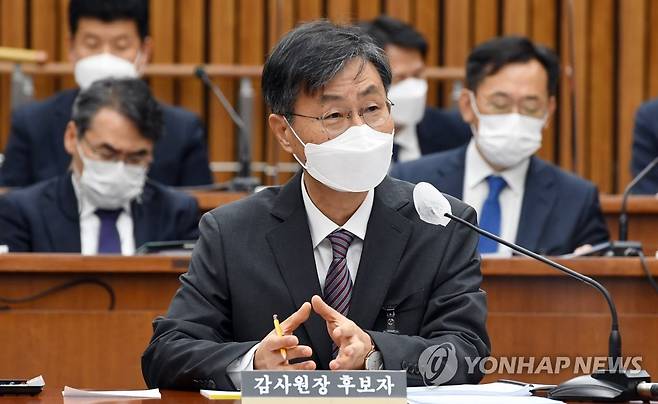 최재해 감사원장 후보자 인사청문회 (서울=연합뉴스) 하사헌 기자 = 최재해 감사원장 후보자가 2일 오전 국회에서 열린 인사청문회에서 질의에 답변하고 있다. 2021.11.2 [국회사진기자단] toadboy@yna.co.kr