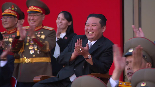 북한 조선중앙TV는 지난달 11일 평양의 3대혁명전시관에서 김정은 국무위원장이 참석한 가운데 국방발전전람회 ‘자위-2021’이 열렸다고 보도했다(사진=뉴시스).