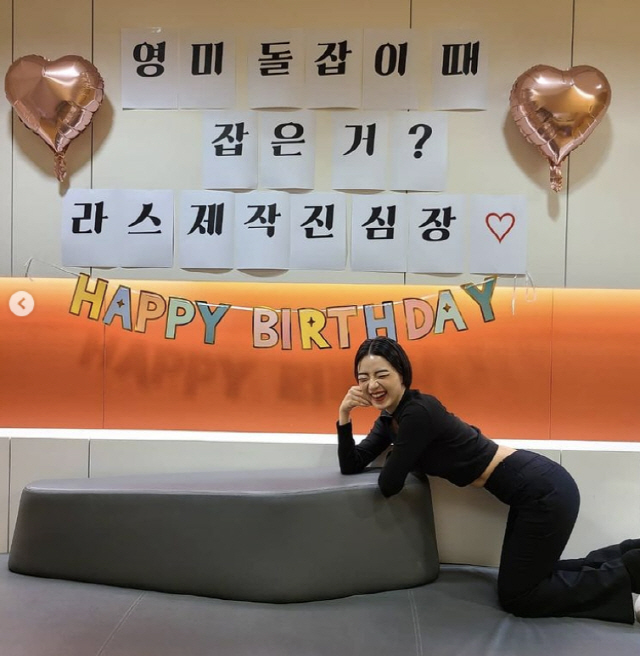 Comedian Ahn Young Mi responded to the Gift around him.Ahn Young Mi said on his SNS on the 3rd, The representative shoots a coffee tea for his birthday, and Rass gives a surprise event for me and how can I be so happy?Ill do better in front of you. Song Eun-yi Sonbai Radio Star Family Honeywater?The photo shows Ahn Young Mi, who bows to Song Eun-yi, the representative of the agency that gave him a gift of coffee tea for himself.Also, Ahn Young Mi boasted a surprise event with the affection of the production crew of Radio Star.On the other hand, Ahn Young Mi said that he bought a ovulation tester at MBC Power of Omniotic Interference broadcast on the 30th of last month, and that he was preparing for Husband and the second generation who returned home in the US in 8 months.