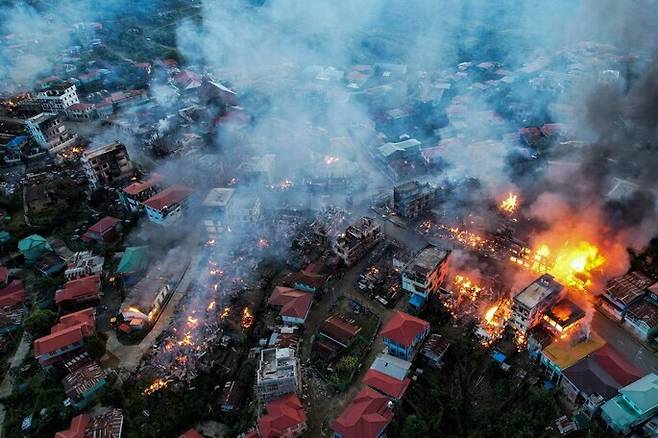 Fires rage in the town of Thantlang, Myanmar, on Oct. 29, following shelling by the military. (AFP/Yonhap News)