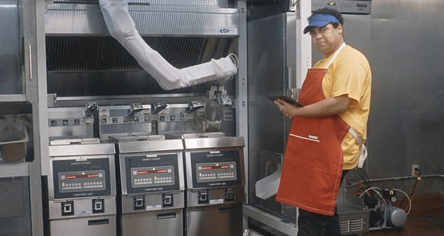 플리피2는 주방 동료 직원들과 함께 조리 작업을 수행하면서 주방의 효율을 극대화하도록 설계됐다.(사진=미소 로보틱스)