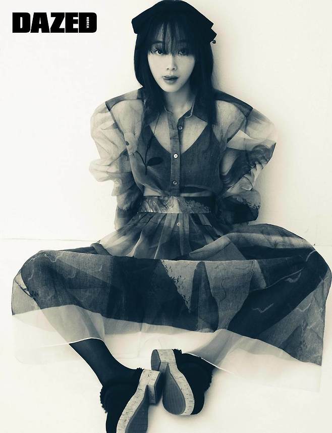 Actor Lee Yoo-Mi pictorial has been released.Lee Yoo-Mi, who made sure of his presence as a Netflix original series squid game Jiyoung, recently filmed and interviewed with Daysd.Lee Yoo-Mi talked candidly about the behind-the-scenes story of the squid game through Interview and the award-winning award of the Rookie award through the movie I Do not Know Adults at the 2021 Boole Film Awards.The scene was really quiet, and I didnt think Id feel real if I went up to get the prize, and I was there calmly and comfortably, and my name was just right.I felt strange from then on, Ive never held a prize with this hand before, and I was so unfamiliar when someone praised me for doing well.I felt like I was being recognized for my efforts, and I was very proud of it.Asked what Actor he hoped to be Memory, he said, I want to be Memory as an Actor who keeps wondering.I want to be an actor who wonders what kind of actor, what kind of character, and what kind of actor I will look like, whether it is in this movie or in that drama. 