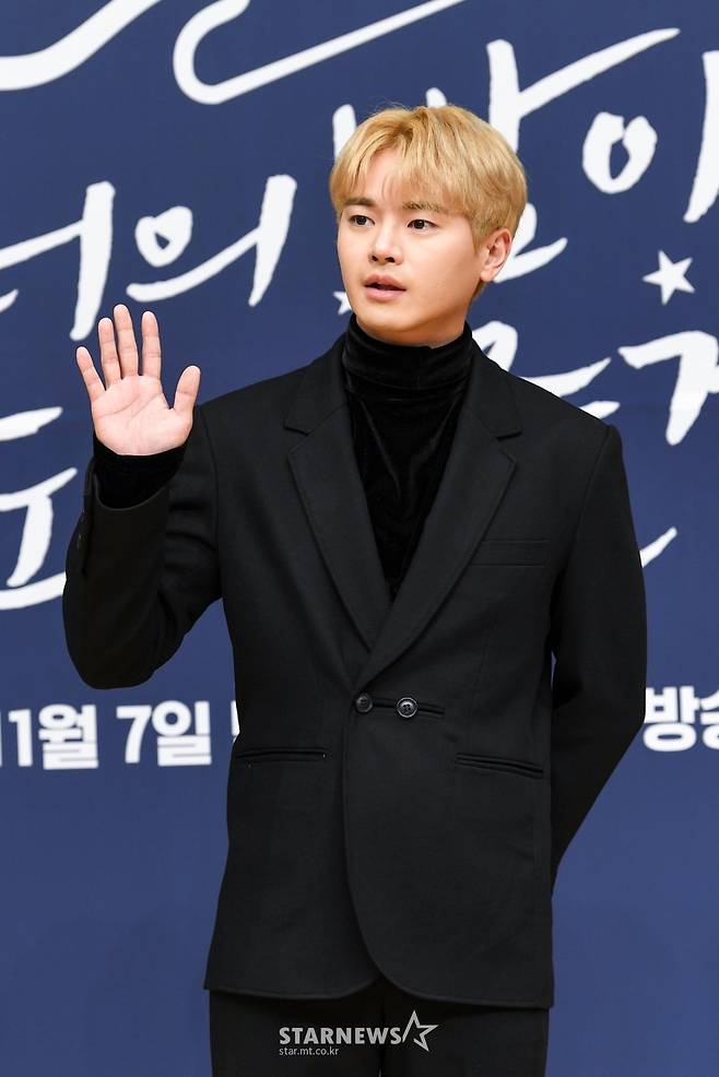 장동주 '여심 잡는 손인사'[★포토]