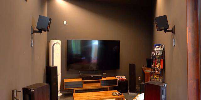 별관에 마련한 건축주의 홈시어터. 남편이 밤늦게 혼자 영화를 보는 공간이다. 한국일보 영상팀