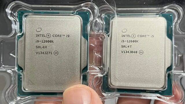 인텔 12세대 코어 i9-12900K(좌) / i5-12600K(우) 프로세서. (사진=지디넷코리아)