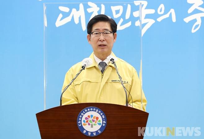 양승조 충남도지가가 5일 도청 프레스센터에서 기자회견을 갖고 "오늘 우리가 제안하는 대선 공약과제에는 충남이 그동안 정책현장에서 쌓아온 경험과 고민, 해법이 담겨있다"고 말하고 있다.