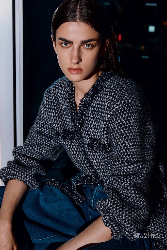 사진 : 쁘렝땅(PRENDANG), 화려한 원사가 포인트인 포근한 착용감의 니트 트위드 재킷 가격미정