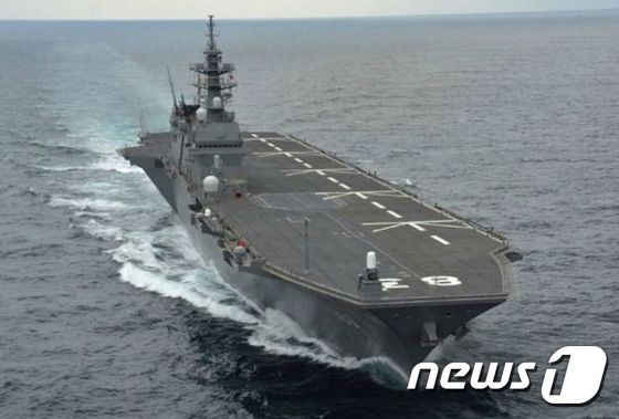 일본 해상자위대의 항모급 헬기 탑재형 호위함 '이즈모" (일본 해상자위대 제공) © News1