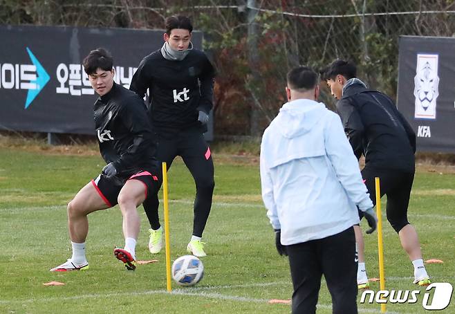 축구 대표팀 김건희가 8일 경기 파주 축구국가대표트레이닝센터(NFC)에서 훈련을 하고 있다. 2021.11.8/뉴스1 © News1 이성철 기자