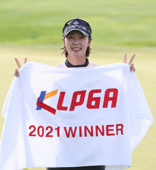 2021년 한국여자프로골프(KLPGA) 투어 S-OIL(에스오일) 챔피언십 우승을 차지한 박지영 프로. 사진제공=KLPGA