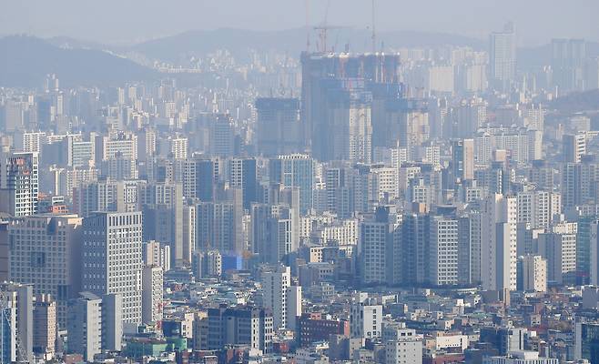 서울 남산에서 바라본 서울 시내 아파트. [연합]