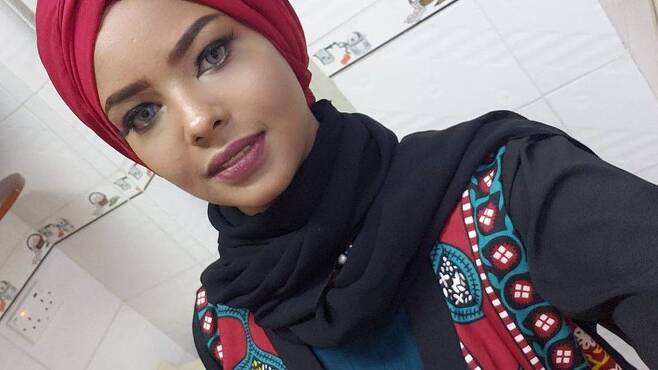 머리에 스카프를 두르지 않고 찍은 사진을 대중에 공개했다는 이유로 징역 5년형을 선고받은 예멘의 20세 여성